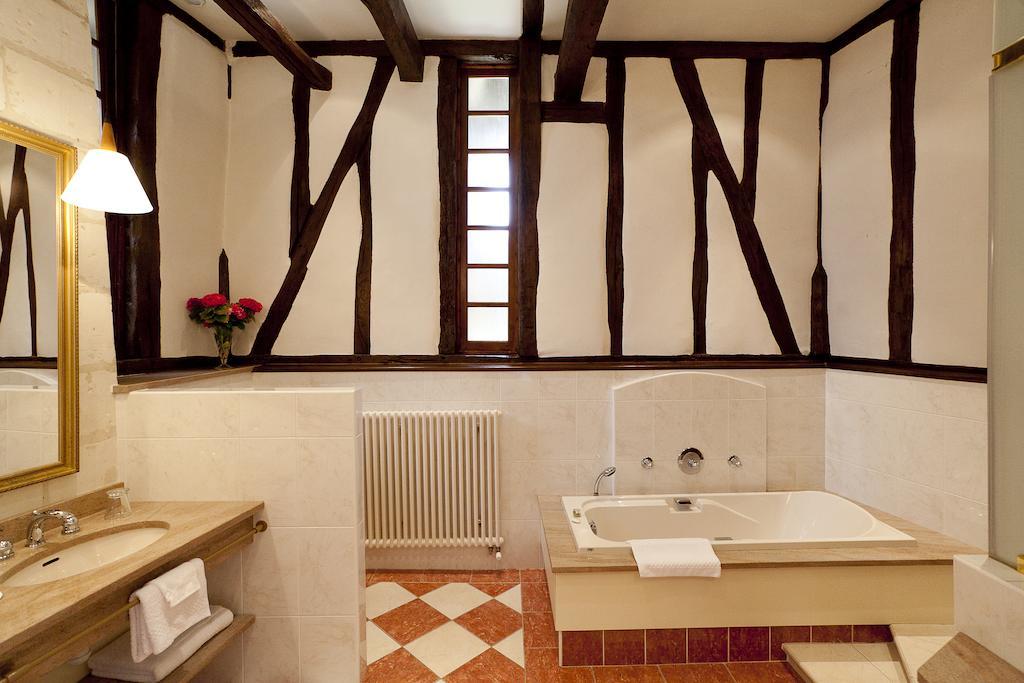 Chateau De Marcay Bagian luar foto